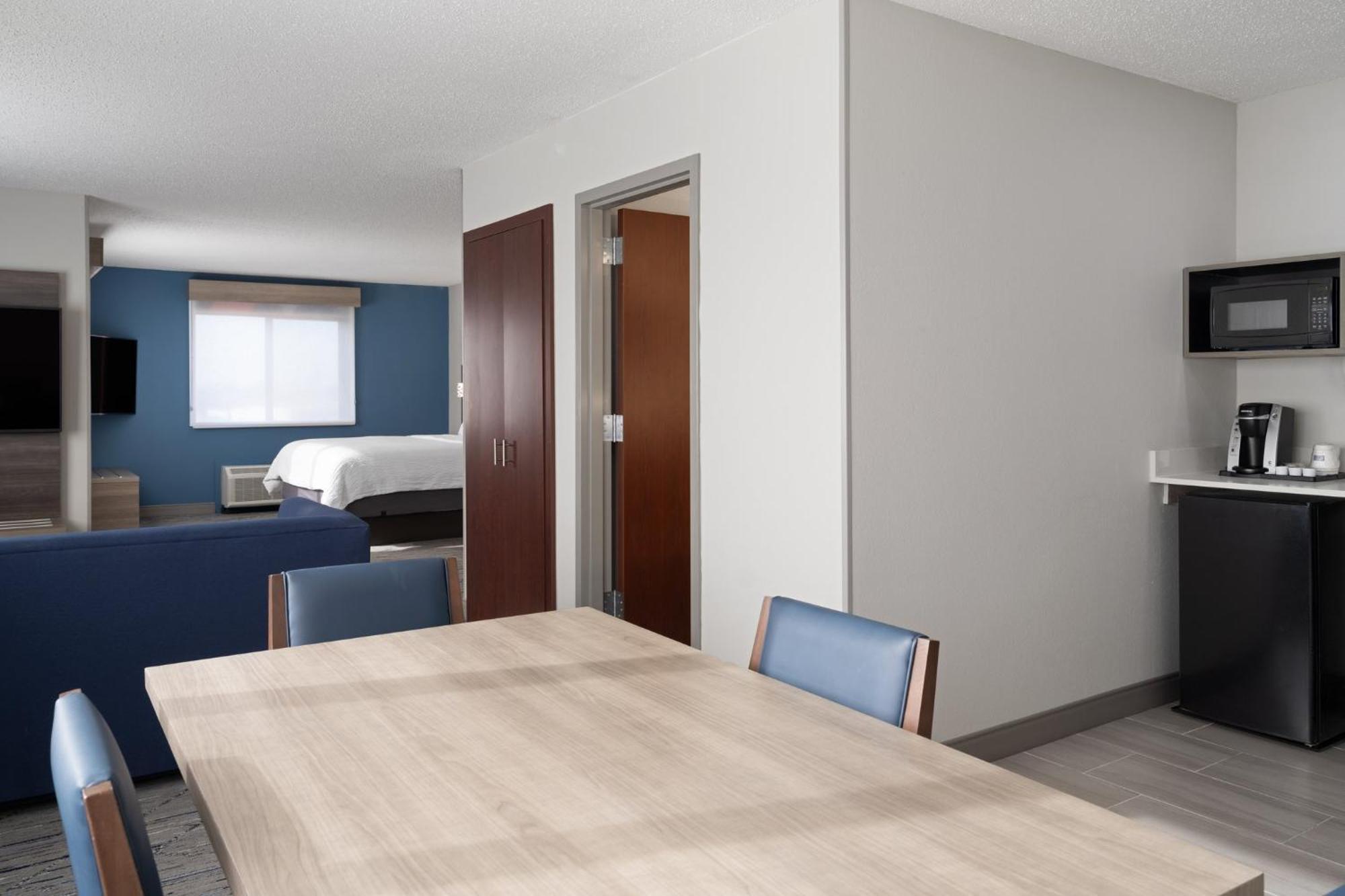 Holiday Inn Express & Suites Midwest City By Ihg Exterior photo